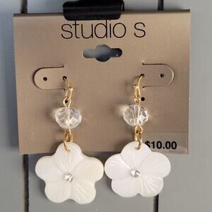 Studio S White Flower Drop Earrings Gold Tone Clear Bead Crystal Accent 1.8"
